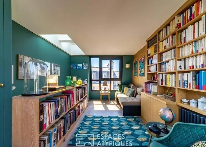 View W/rooftop! * Paris