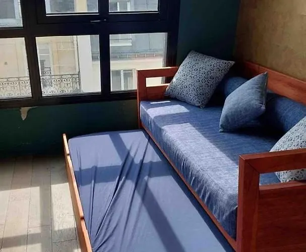 View W/rooftop! Paris